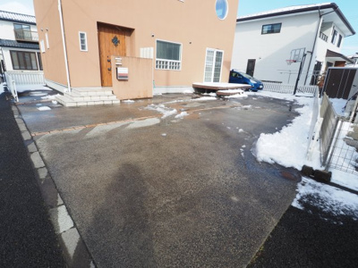 【駐車場】 | 中古戸建　仁井田字中川原 | 駐車4台可能♪来客時でも駐車の心配は無さそうです！