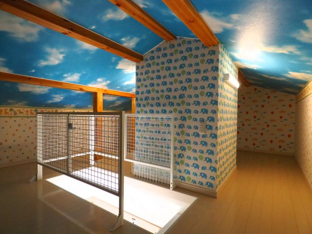 【内装】 | 中古戸建　仁井田字中川原 | 屋根裏部屋です♪天井は青空が広がっていて遊び心満載ですね♪