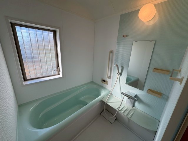 -三丁目不動産-　熊谷市新島　内工事　平成18年駐車3台の浴室|コンパクトで使いやすいお風呂です