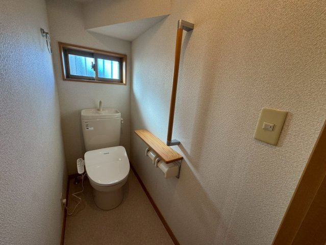 -三丁目不動産-　熊谷市新島　内工事　平成18年駐車3台のトイレ|コンパクトで使いやすいトイレです