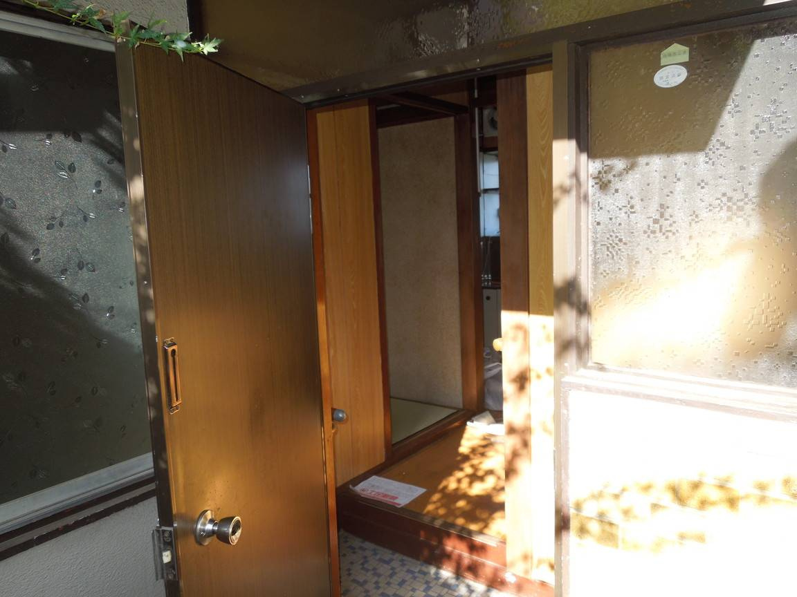 【事業用戸建て】所沢市小手指南４丁目の玄関|ゆったりとした玄関です