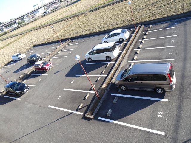 Piso　Fortunaの駐車場