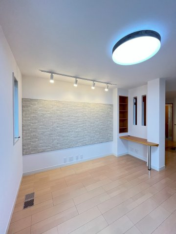 さいたま市緑区大間木二丁目戸建の居間・リビング|おしゃれな居間です