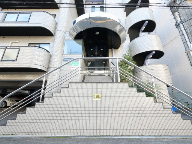 メゾンドールバンブーグラスのエントランス