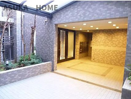 東戸塚パーク・ホームズ弐番館のエントランス|掃除の行き届いた、きれいなエントランスの集合ポスト付近です。