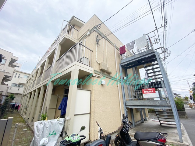 藤沢市鵠沼海岸３丁目のアパート