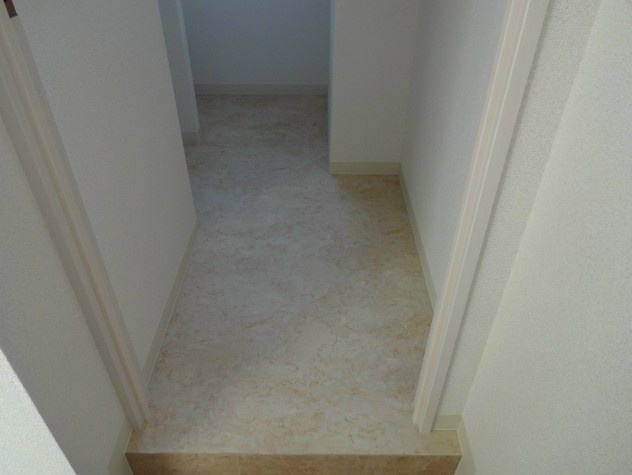 パークウエスト上社の玄関