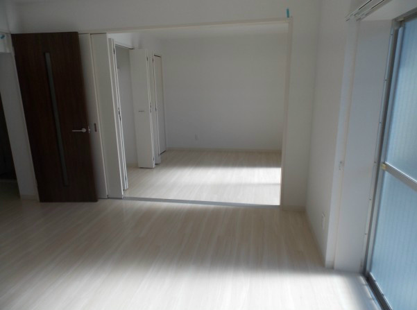 パークウエスト上社の居間・リビング