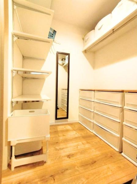 横塚2丁目　中古戸建の収納|洗面室と繋がるファミリークローク