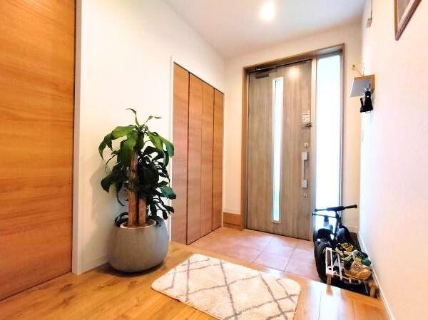 横塚2丁目　中古戸建の玄関|SCでベビーカーや外用品もスッキリ収納
