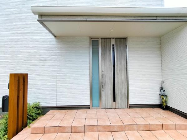 横塚2丁目　中古戸建のその他|オシャレで広々とした玄関