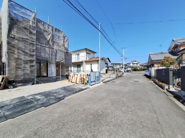 宗方台西1期2号棟の前面道路含む現地写真|前面道路含む現地(2026年3月撮影)