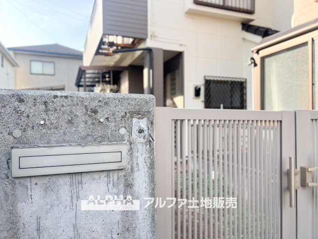 青梅市新町5丁目　再生住宅　中古戸建1邸の外観|【A home found by chance】
◆偶然見つけた物件で◆思わぬ空間を手に入れたい。愛を育み、人と出会い、新たな命に恵まれる。そんな未来を創造してぬくもりのある住空間を君と共有したい。