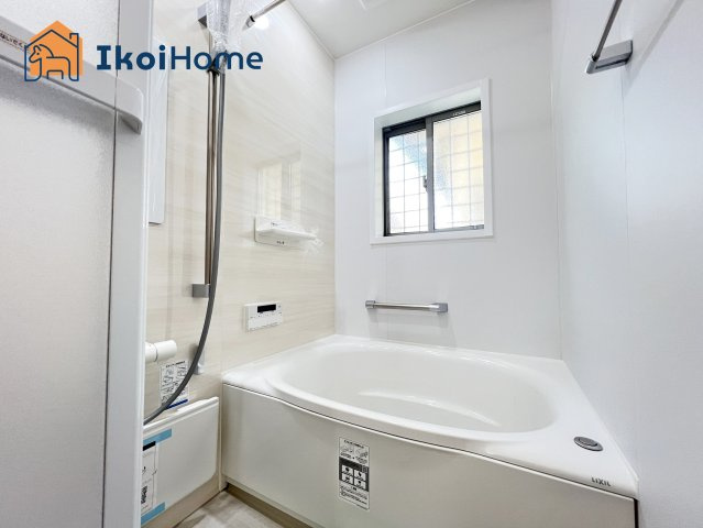 明石市藤が丘1丁目　新築戸建の浴室|【ホームページに現地動画掲載中】●年中無休：当日予約可●小窓ございますので通気・換気良好です。