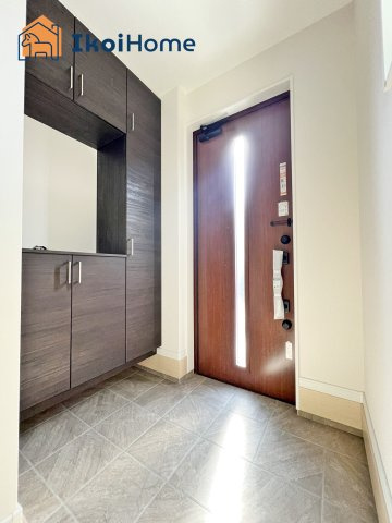 明石市藤が丘1丁目　新築戸建の玄関|【ホームページに現地動画掲載中】●年中無休：当日予約可●コの字型の大型靴箱がございます！