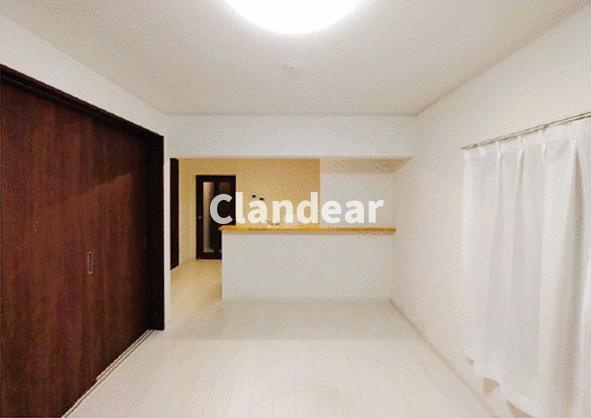 エミネス北綾瀬の居間・リビング|ドキドキの新生活も、安心してスタート。ぴったりの住まいを見つけませんか？クランディアが一緒に住まい選びをサポートします‼　まずは、お気軽にお問合せください　＃クランディア