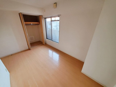 【洋室】 | シャトレ秋桜 | 振り分けタイプのお部屋です。