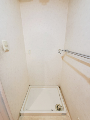 【設備】 | シャトレ秋桜 | 室内洗濯機置き場です。