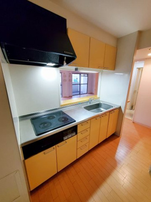 【キッチン】 | シャトレ秋桜 | 3口IHコンロのカウンターキッチンです。