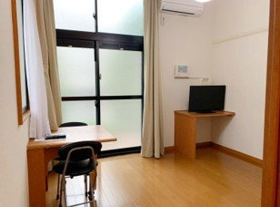 レオパレスエルパセオⅢの居間・リビング