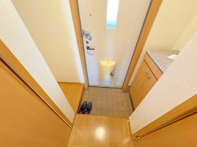 セレノ逆瀬川の玄関|明るい玄関です