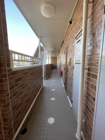 セレノ逆瀬川のエントランス|共用部分の廊下です