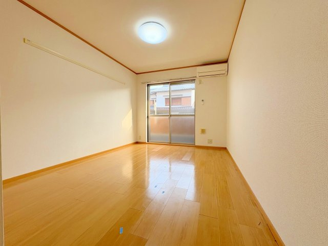 セレノ逆瀬川の居間・リビング|ゆったりとしたリビングです