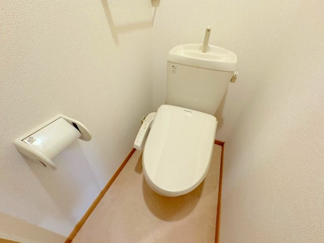 セレノ逆瀬川のトイレ|シンプルで使いやすいトイレです