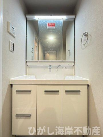 藤沢西ガーデンハウスの独立洗面台|新規リフォーム完了！　三面鏡化粧台