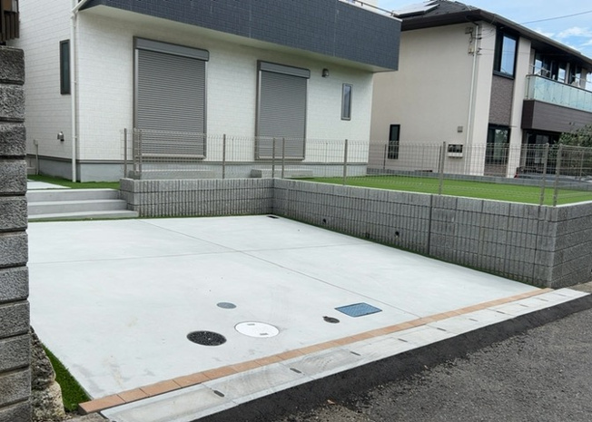 【駐車場】 | 駐車場と明記されていても、最小スペースでつくられた駐車場だと大型車は駐車できなかったり、出入りしにくくなったりする可能性があります。お車のサイズと購入したい物件の駐車場のサイズを現地で確認しましょう。