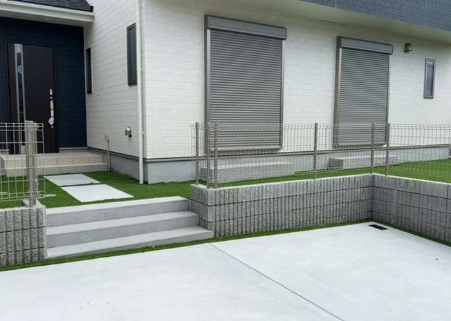 【構造・工法・仕様】 | 木造住宅とは土台、壁、柱など建築物の強度を支える構造体の材に木が使用されている構造を指します。構造体は建物の自重を支えるだけではなく風圧や水圧、積裁荷重などあらゆる衝撃に耐えるための基礎です。
