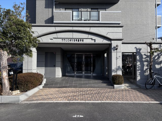 グランシャリオ可部中央のエントランス