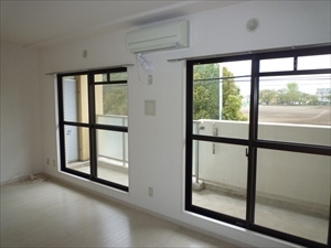 【居間・リビング】 | ホワイトヘイヴン | 居室2