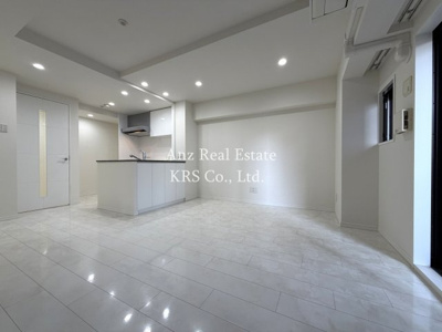 【居間・リビング】 | リーガル靭公園南Ⅱ | 全面フローリングの広々とした南向きの洋室です♪