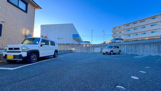 エスポワール岡宮の駐車場