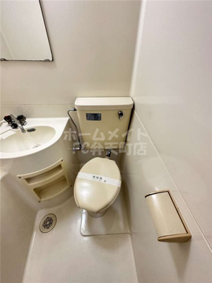 【トイレ】 | ひかりハイツ | 落ち着いた色調のトイレです