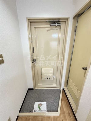 【玄関】 | ひかりハイツ | きれいな玄関です