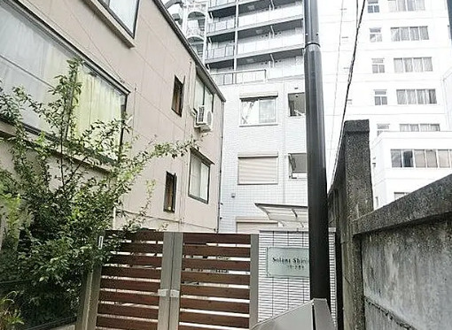 ソラーナ新宿のエントランス