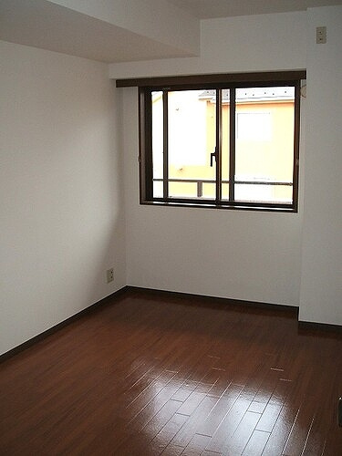 菊名レジデンシアプラザの居間・リビング|洋室約6.0畳　※2011年3月撮影