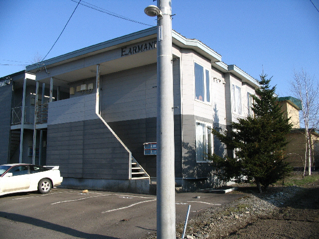 Eアルマーニの外観