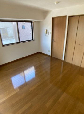 プルミエール清洲の洋室