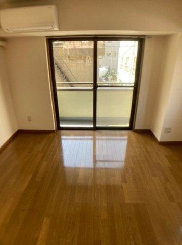 プルミエール清洲の洋室