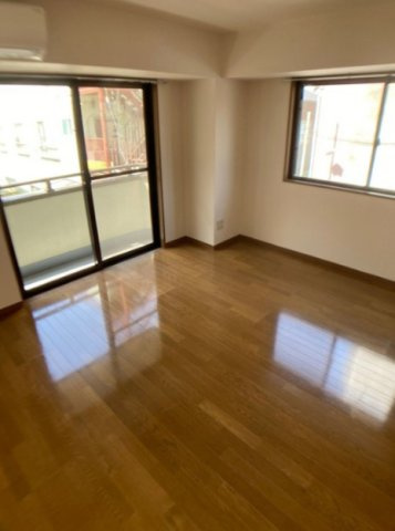 プルミエール清洲の洋室