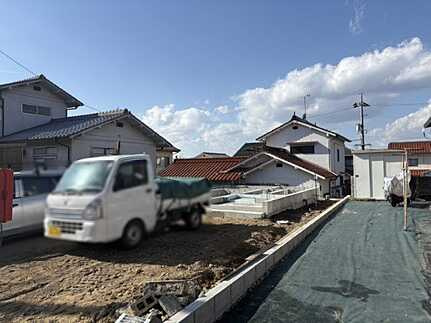 東広島市西条町田口　新築一戸建ての前面道路含む現地写真
