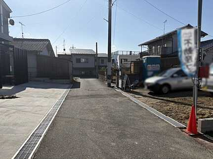 東広島市西条町田口　新築一戸建ての前面道路含む現地写真