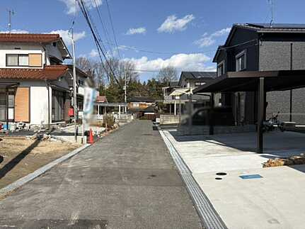 東広島市西条町田口　新築一戸建ての前面道路含む現地写真