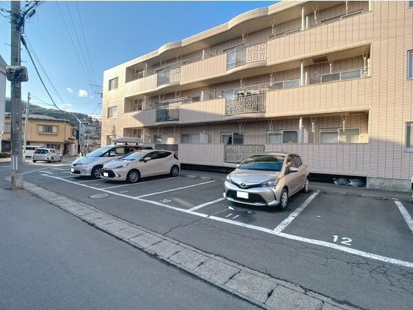 Laーbrillante(ラ・ブリランテ)の駐車場