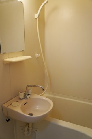 レオパレスＵ＆Ｓの浴室|設備・仕様は号室により異なる為、現況を優先致します。