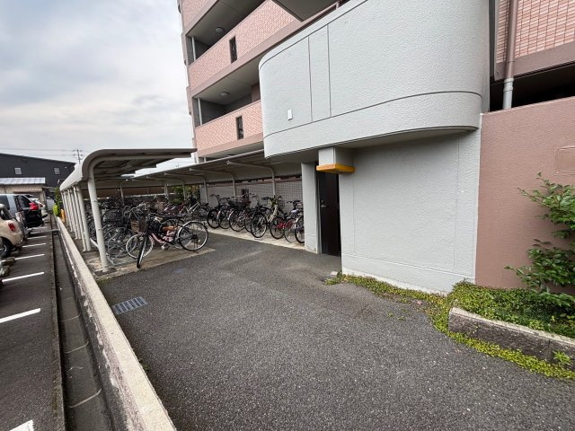 シャトレ愛松一宮Ⅶの駐輪場