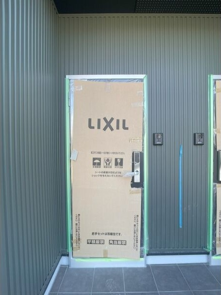 グリューン Sの玄関